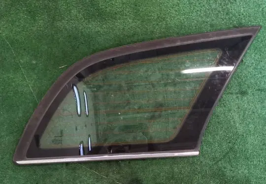 Toyota Avensis T250 Rear side window