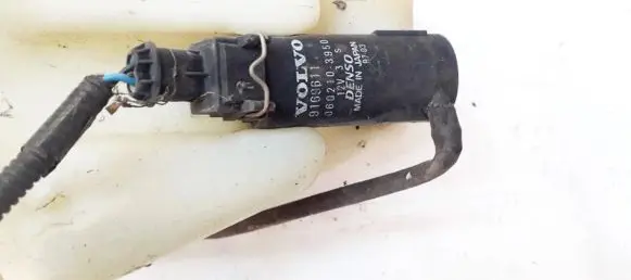 Volvo S40, V40 Windscreen/windshield washer pump 9169611 060210-3950