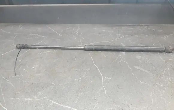 Ford Mondeo Mk III Tailgate strut 