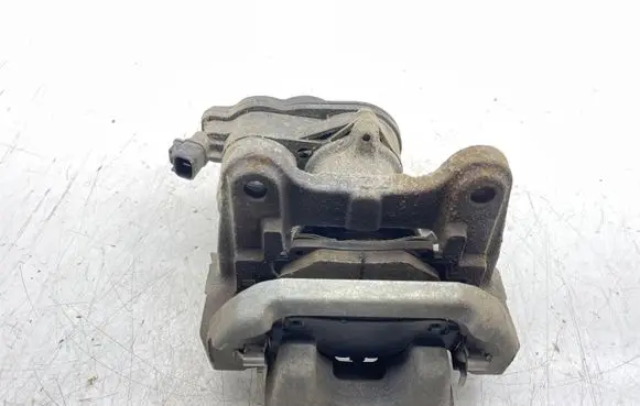 Toyota RAV 4 (XA50) Rear brake caliper
