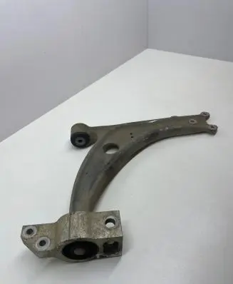 Volkswagen PASSAT B6 Front lower control arm/wishbone 3C0407153B