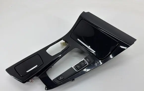 BMW 5 F10 F11 Cup holder front 9283611