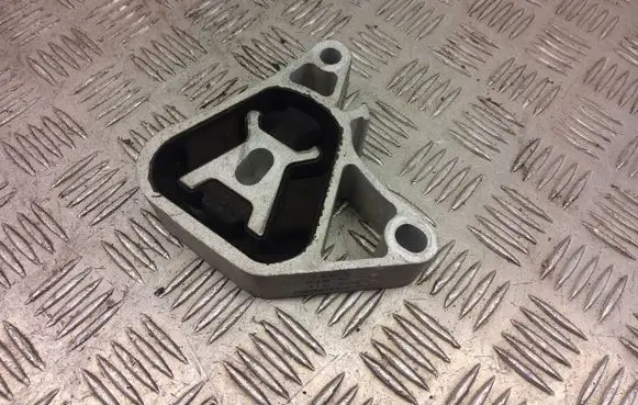 Mercedes-Benz A W176 Engine mount bracket a2462400809