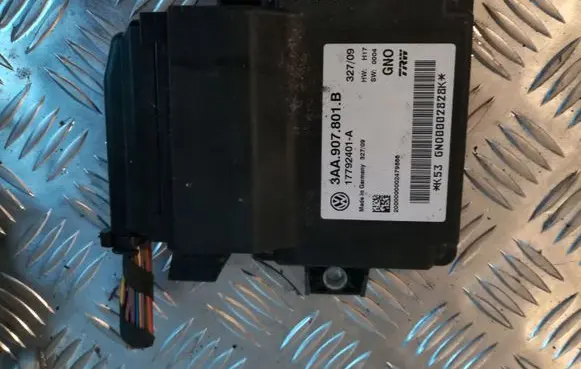 Volkswagen Tiguan Hand brake control module 3AA907801B