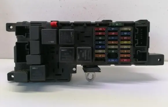 Volvo V70 Fuse box set 518717004 8637841