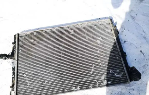 Volkswagen PASSAT B6 Coolant radiator