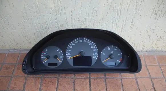 Mercedes-Benz E W210 Speedometer (instrument cluster) A2105400311