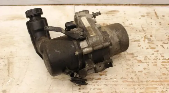 Peugeot 508 Power steering pump 9675277380