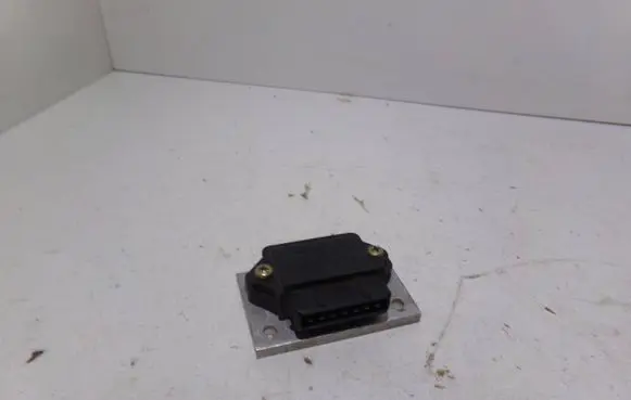 Audi A4 S4 B5 8D Ignition amplifier control unit 211905351C