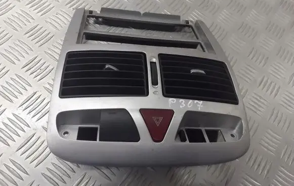 Peugeot 307 Radio/GPS head unit trim 9634505077