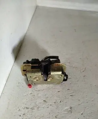Loading door lock