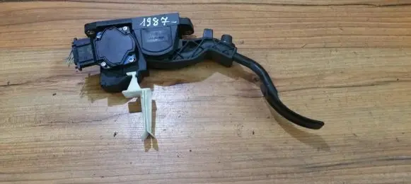 Volkswagen Golf IV Accelerator throttle pedal 0280752211 387202021yb3