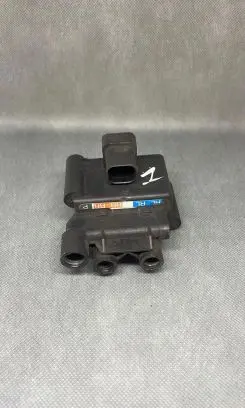 Mercedes-Benz E W212 Air suspension valve block A2513200158