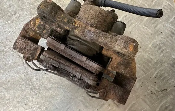 Jeep Grand Cherokee (WJ) Rear brake caliper