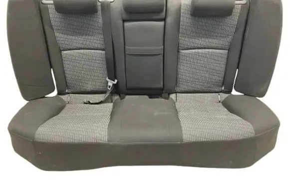 Toyota Avensis T270 Second row seats 