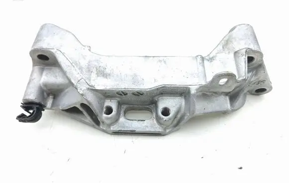 Engine mounting bracket