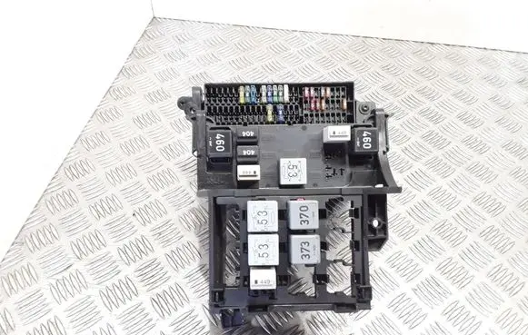 Volkswagen Golf Plus Fuse module