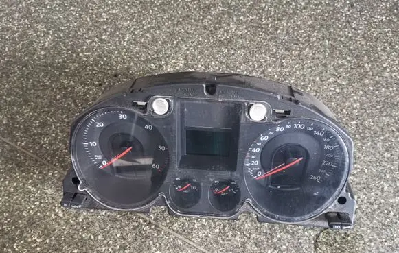 Volkswagen PASSAT B6 Speedometer (instrument cluster) 3C0920860N