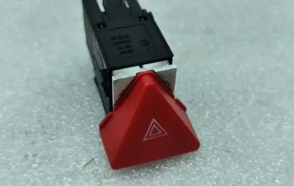 Volkswagen PASSAT B6 Hazard light switch 1T0953509