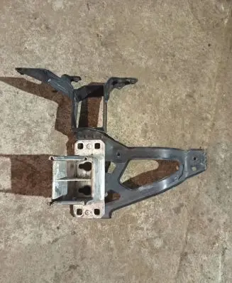 Headlight/headlamp mounting bracket