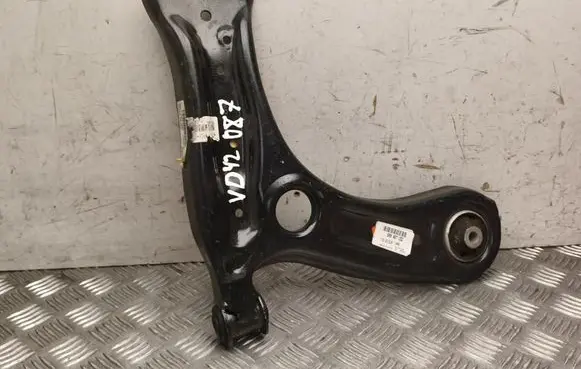 Volkswagen Polo IV 9N3 Front lower control arm/wishbone 6R0407152