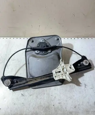 Rear door manual window regulator