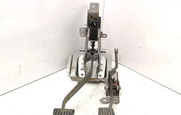 Chevrolet Tacuma Pedal assembly DA041555 041555