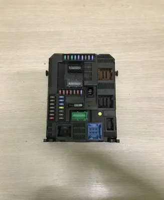 Peugeot 208 Fuse module 9678355880