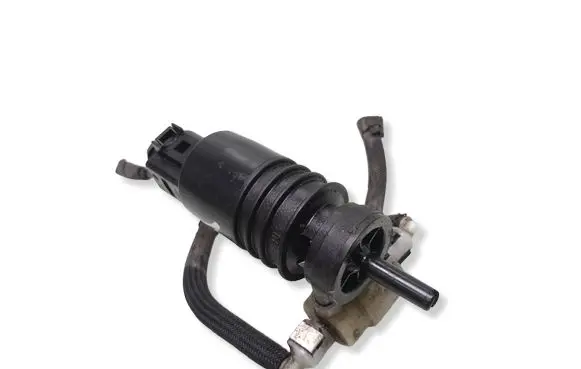 Volkswagen PASSAT B7 Windscreen/windshield washer pump 1K6955651
