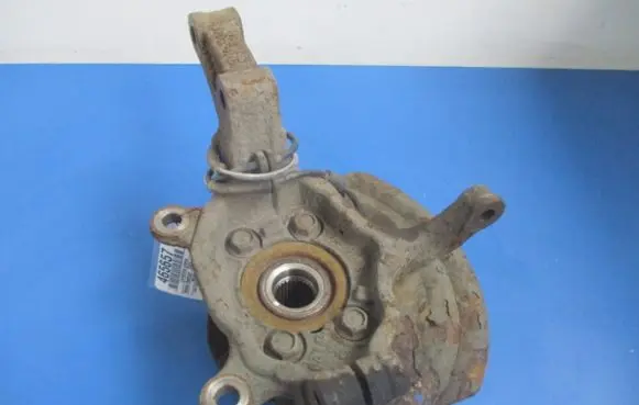 Nissan Qashqai Front wheel hub spindle knuckle