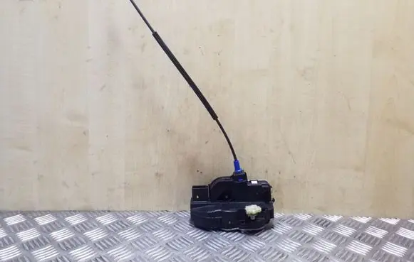 Opel Astra J Front door lock 