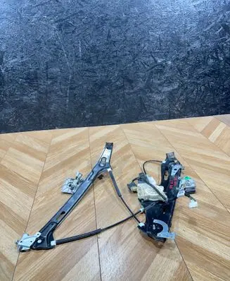 Mercedes-Benz CLS C219 Front window lifting mechanism without motor 2197201046 ZS33