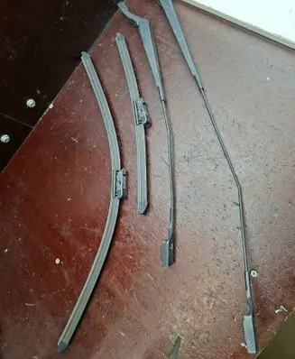 Peugeot 208 I Front wiper blade arm 9673292080