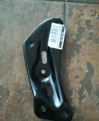 Skoda Octavia Mk2 (1Z) Fender mounting bracket 1Z0810679C
