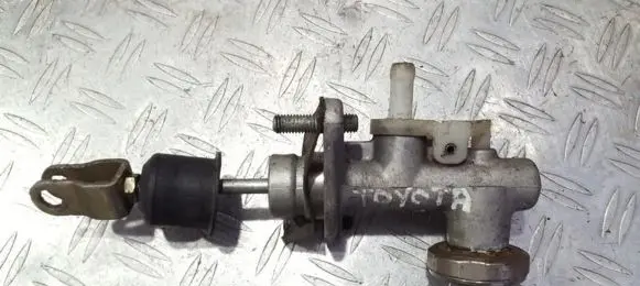 Nissan Almera N16 Clutch master cylinder