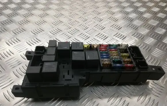 Volvo V70 Fuse module 518717004 8637841