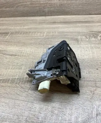 Volkswagen PASSAT B6 Rear door lock 3C4839016A