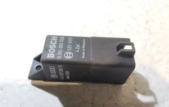 Volkswagen Golf V Glow plug pre-heat relay 0281003038