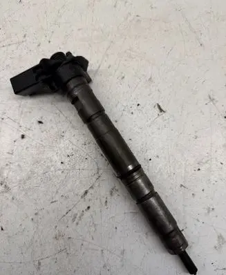 Audi A6 S6 C6 4F Fuel injector 03L130277 081103 0445116