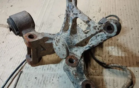 Hyundai Coupe Rear wheel hub spindle/knuckle 