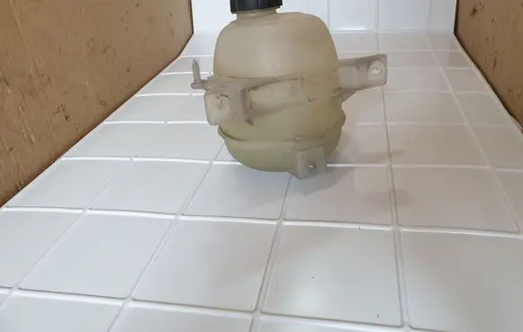 Renault Kangoo I Coolant expansion tank/reservoir 8200686355