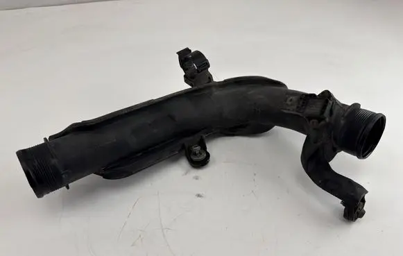 Volkswagen PASSAT B7 Intercooler hose/pipe 1K0145770AE
