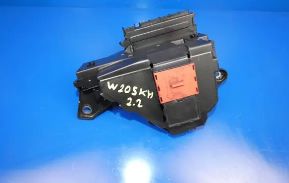 Mercedes-Benz C W205 Fuse module A2055402050 150218 H48230