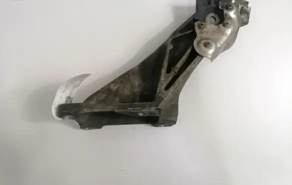 BMW X5 E70 Engine mounting bracket 6772688