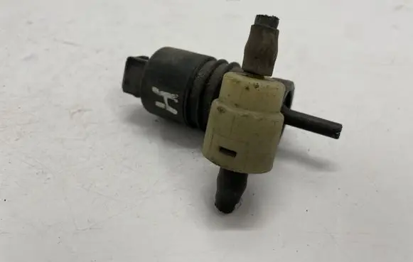 Opel Astra J Windscreen/windshield washer pump