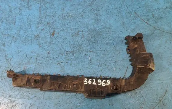 Suzuki Kizashi Rear bumper mounting bracket 7182157L00