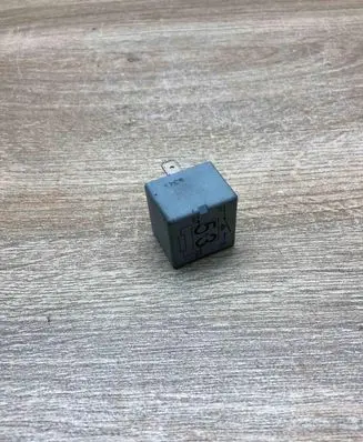 Volkswagen Golf IV Other relay 141951253B 20240072