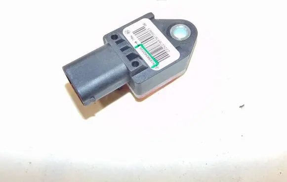 Mercedes-Benz B W245 Airbag deployment crash/impact sensor A1698202226 A1698210451