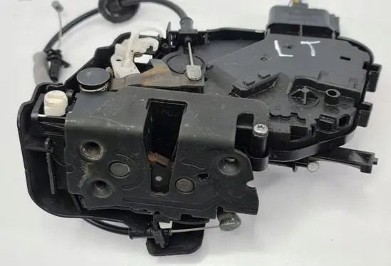 Volvo XC70 Rear door lock 31253667