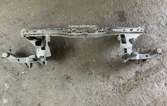 Mercedes-Benz Vito Viano W639 Top upper radiator support slam panel A6395843238